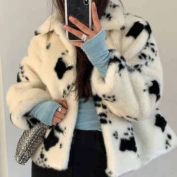 Корейската палто, с имитация на кожа на норка с шарките на малка крава, къси дебели дамски якета за колеж, дамски плюшени палто в черно-бяла ивица