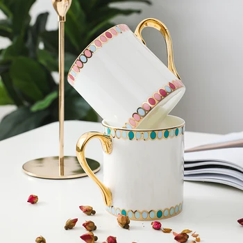 Луксозна двойка чаши от светъл костен порцелан, двойка керамични чаши кафе на голям капацитет, с лъжици